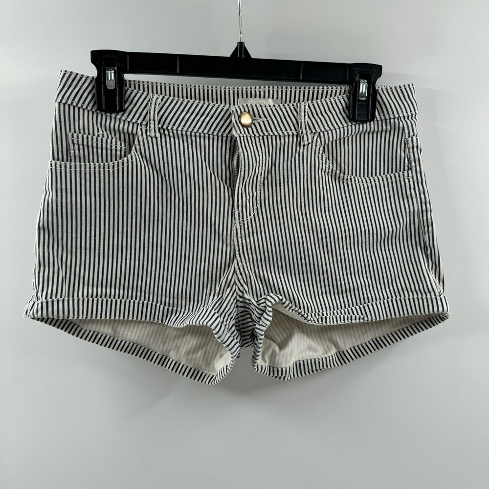 H&M Navy Blue & White Pinstriped Shorts – Size 8